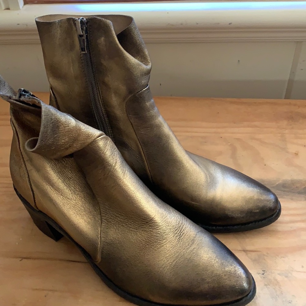 Strategia boots